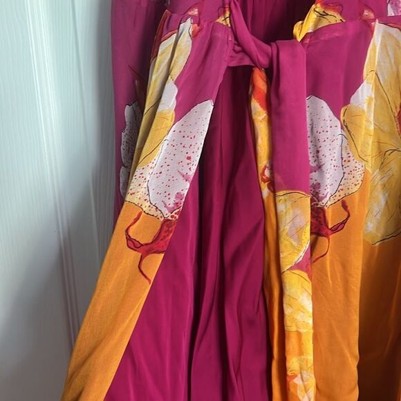 Diane Von Furstenburg Silk Wrap Dress - Beautiful Floral Colorful Summer Dress - Picture 6 of 7